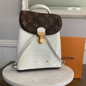 Hot Springs Backpack in Snow